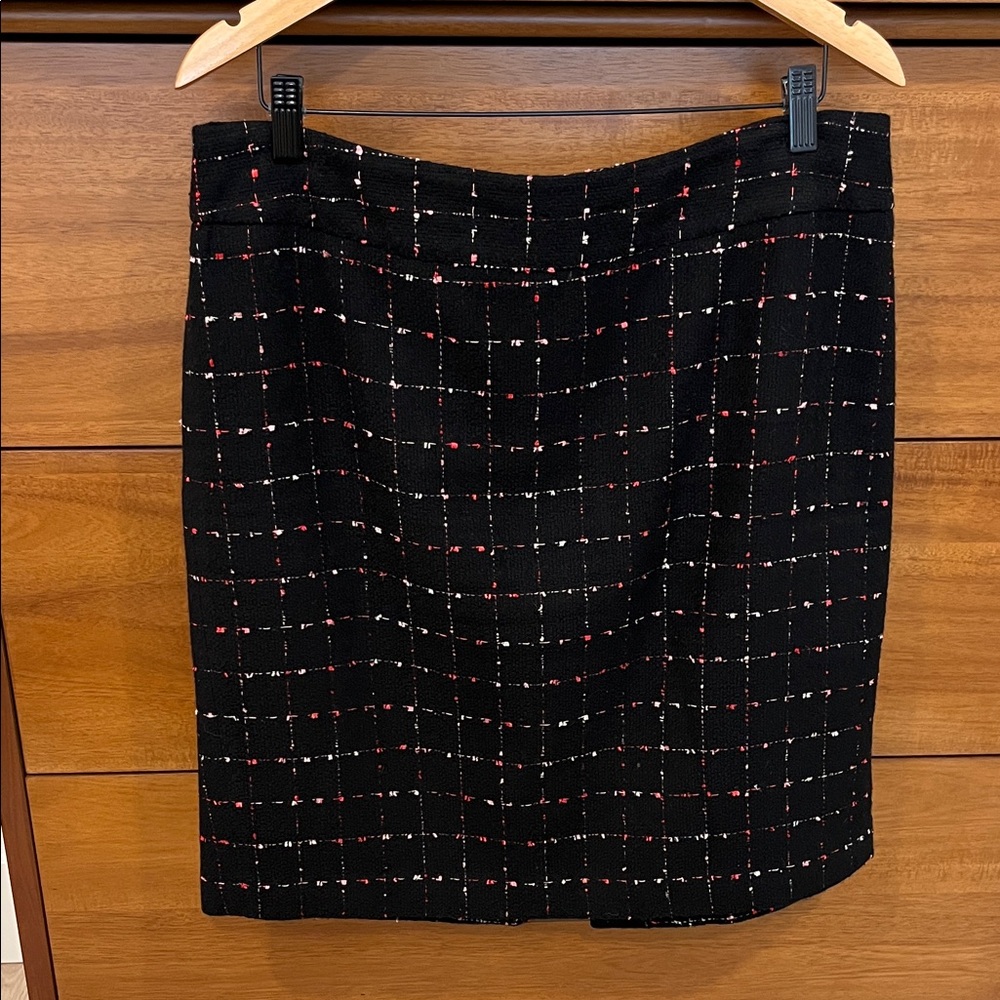 Stylish Black and Red Checkered Pencil Skirt